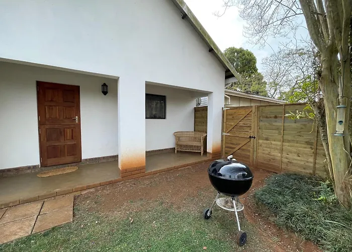 The Stables, Central Garden Cottage In Howick